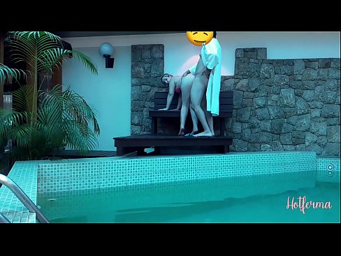 ❤️ Chefen bjuder in tjänsteflickan till poolen, men kunde inte motstå en het ❤️ Pornvideo at sv.zoomporno.ru ❌